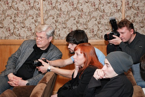 Творческая встреча с румынским режиссером Богданом Георг Апетри и программным директором фестиваля «2-в-1» Алексеем Медведевым Творческая встреча с румынским режиссером Богданом Георг Апетри и программным директором фестиваля «2-в-1» Алексеем Медведевым