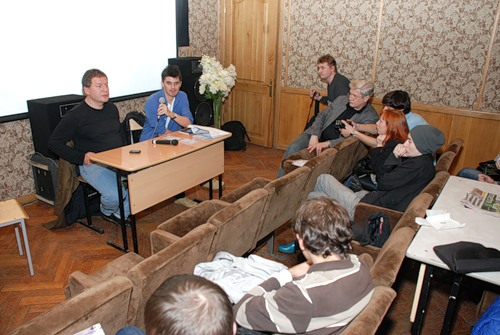 Творческая встреча с румынским режиссером Богданом Георг Апетри и программным директором фестиваля «2-в-1» Алексеем Медведевым Творческая встреча с румынским режиссером Богданом Георг Апетри и программным директором фестиваля «2-в-1» Алексеем Медведевым